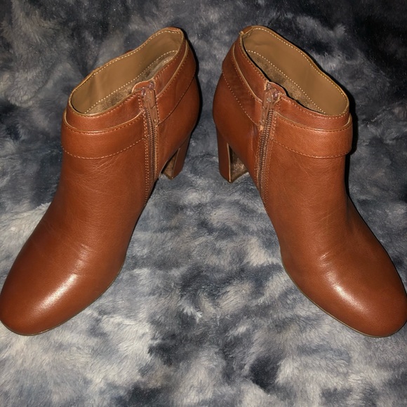 Aerosoles 7.5 tan booties - Picture 2 of 6